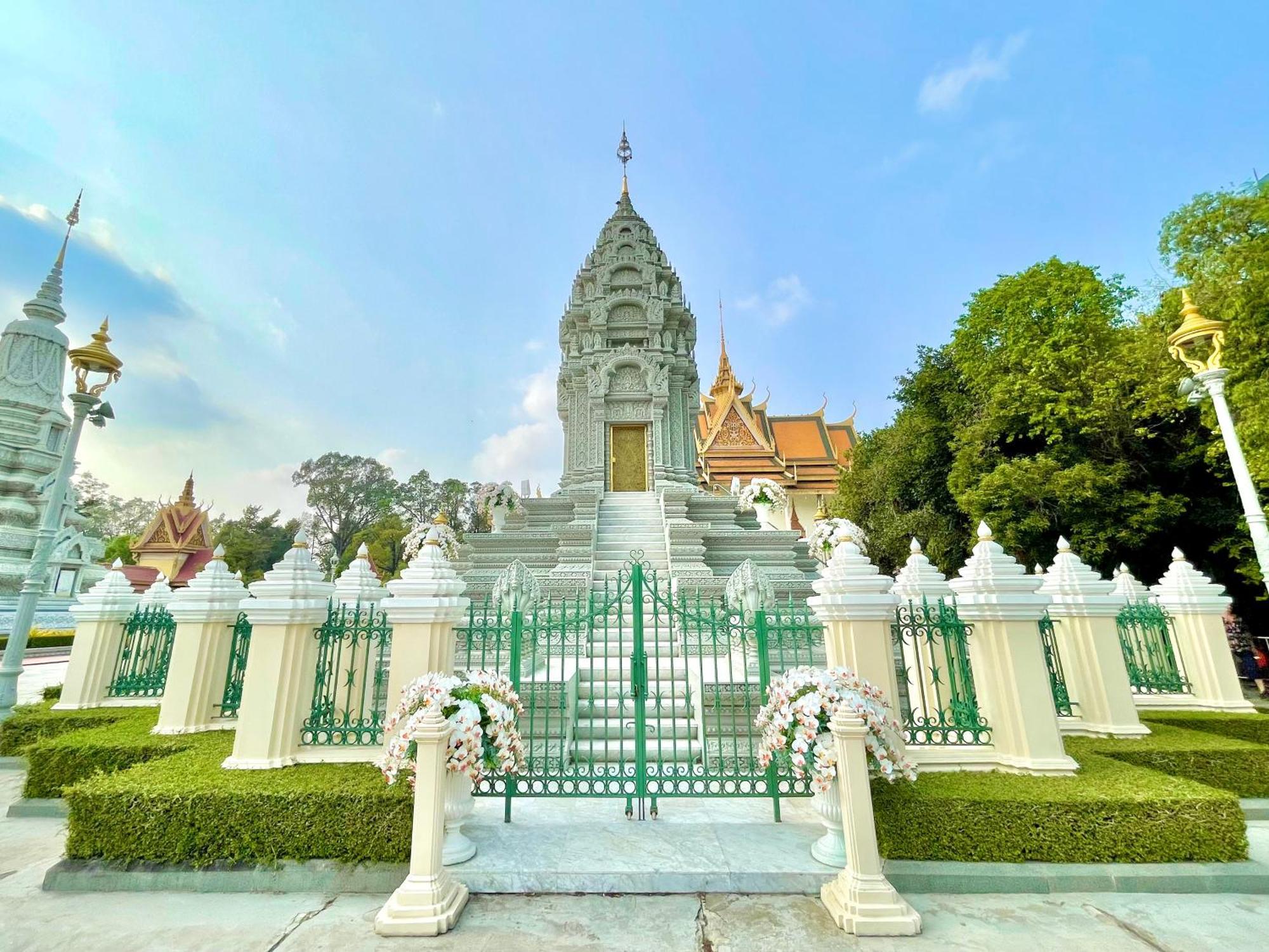 Sky Apartments Riverside - 50M To Royal Palace Phnom Penh Exterior foto