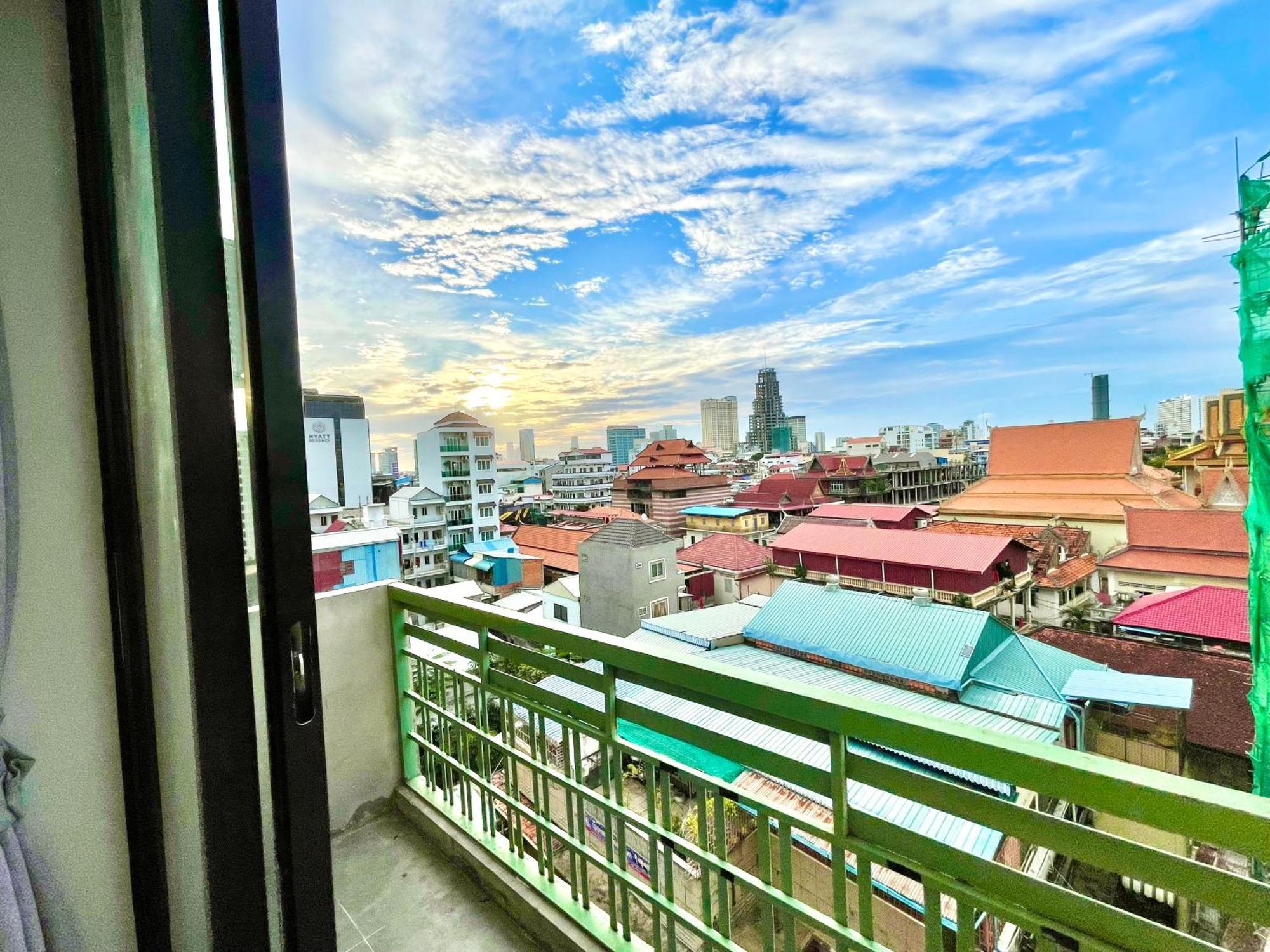 Sky Apartments Riverside - 50M To Royal Palace Phnom Penh Exterior foto