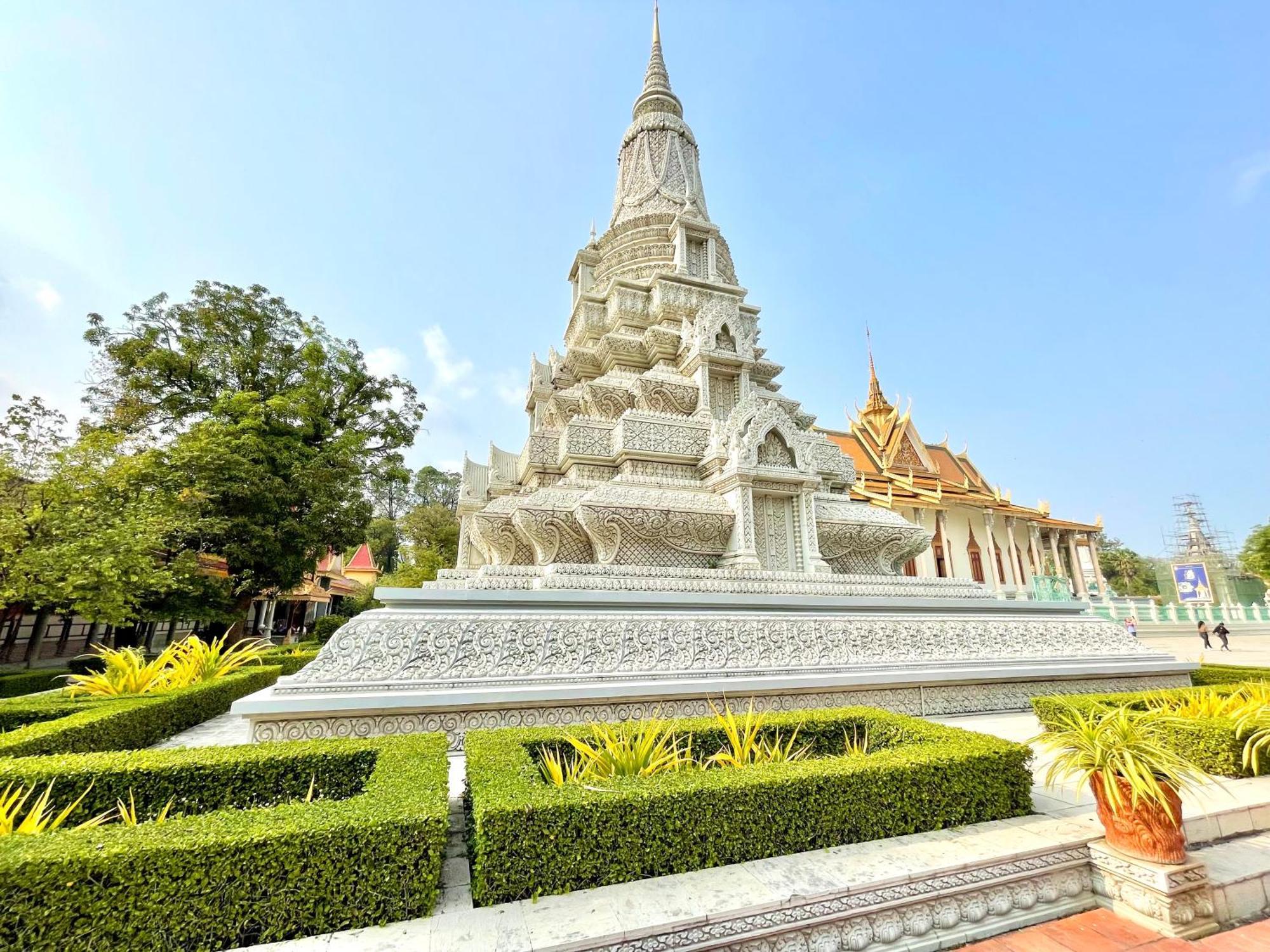 Sky Apartments Riverside - 50M To Royal Palace Phnom Penh Exterior foto